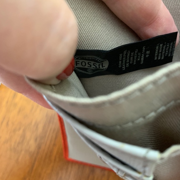 Fossil Womens Small 1954 Vintage Leather Trifold Wallet in Coral - Picture 7 of 10